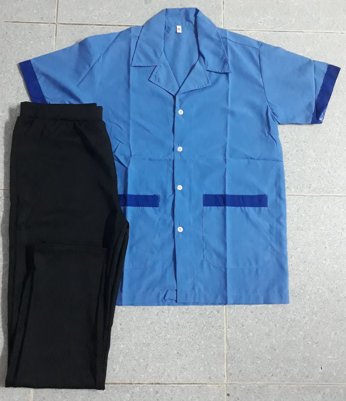 Bộ tạp vụ Áo vải kate siêu màu xanh phối viền xanh, Quần thun đen có sẵn